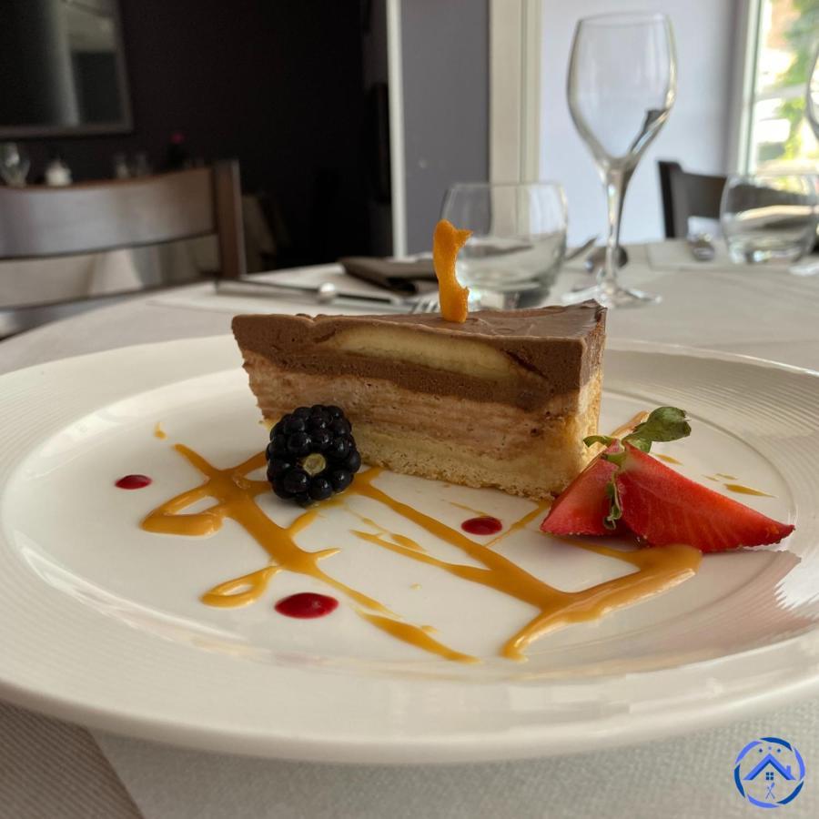 Hotel Restaurant L'Amandois Saint-Amand-Mont-Rond Dış mekan fotoğraf